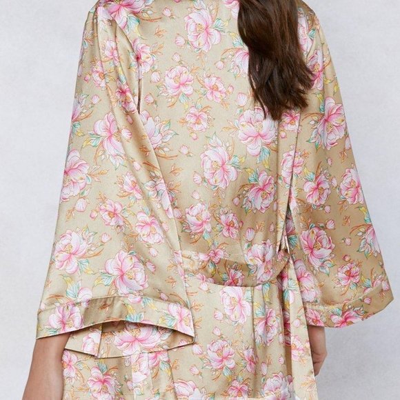 🌺HP!🌺 NWT Nasty Gal "It Stems From You" Gold Floral Kimono/Robe - US 8/Medium - Picture 2 of 7